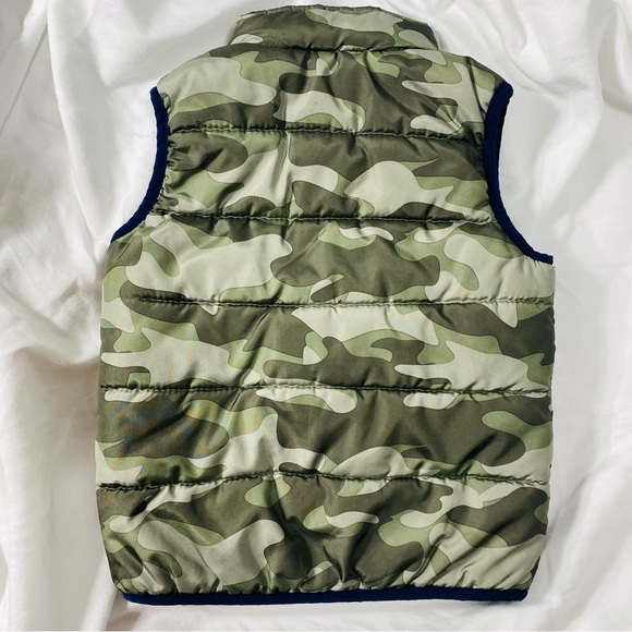OshKosh B’Gosh Lightweight Green Camo Vest Size 3T Trimmed in Navy Pockets EUC - Picture 2 of 7